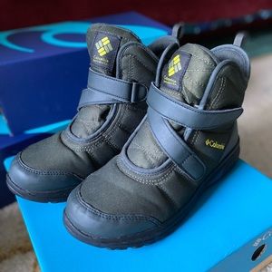 Columbia youth snow boots US size 6